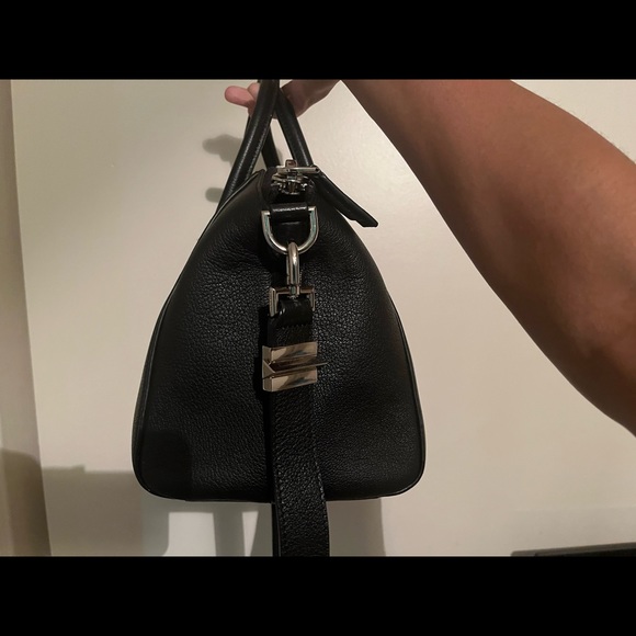 GIVENCHY ANTIGONA Medium Black Pebble stone bag in EXCELLENT condition! - Picture 9 of 14